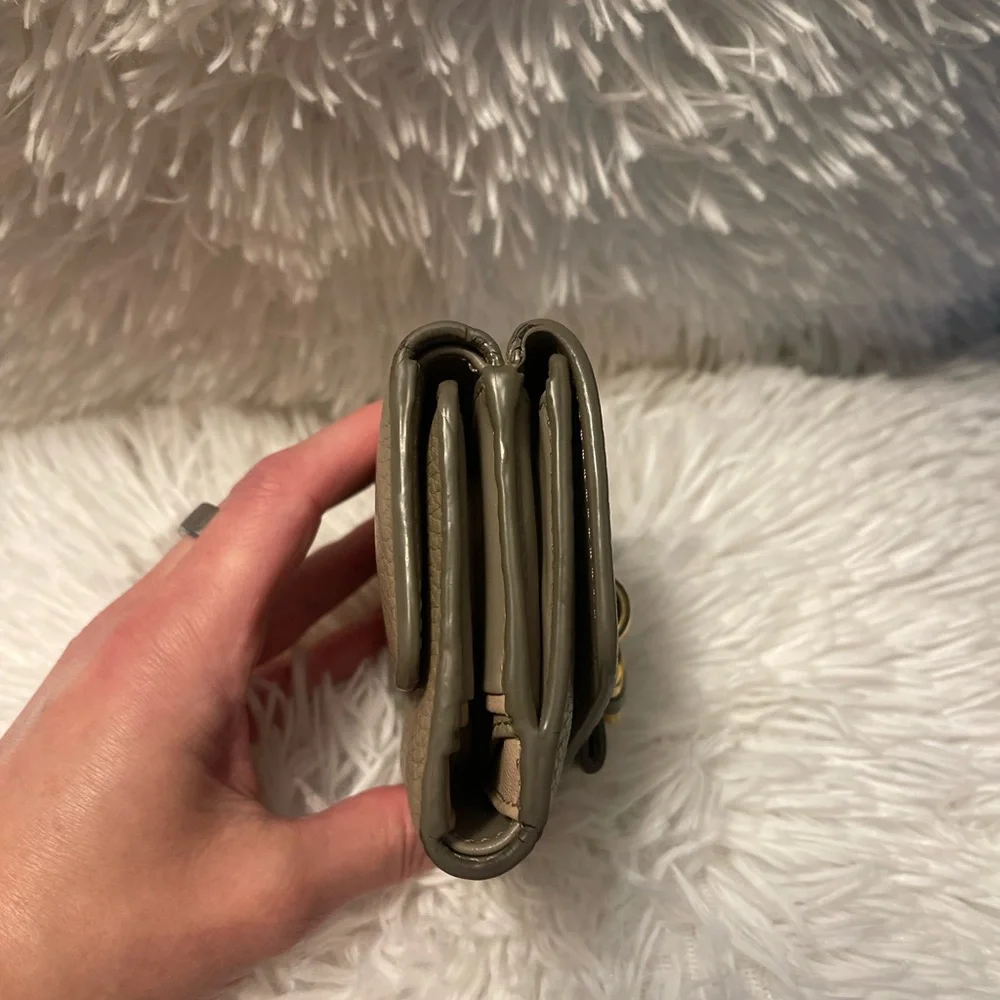 🔥Chloe🔥 Paddington 🔒 Taupe Pebble Leather Wallet - Picture 9 of 10